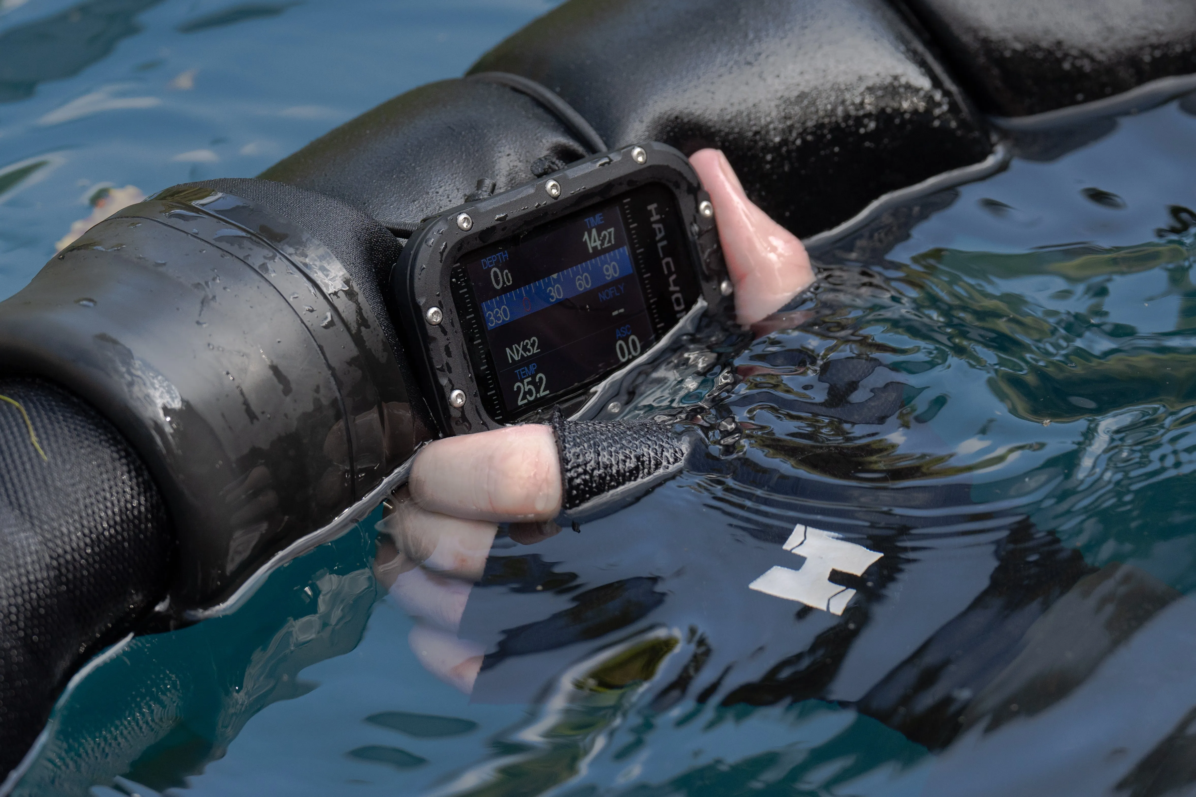 Halcyon Symbios™ Dive Computer System - Handset   Head Up Display   Tank Pod - Pre-Order Only